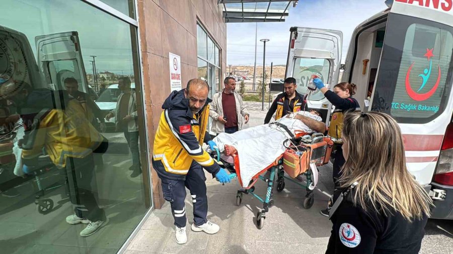 Önce Boşanma Aşamasında Olduğu Eşini, Sonra Kendisini Bıçakladı