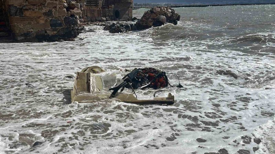 Alanya’da Balıkçı Teknesi Alabora Oldu: 2 Kişi Yüzerek Kurtuldu