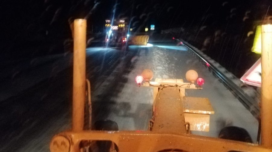 Alacabel’de Yağmur Kara Döndü, Kar Kalınlığı 5 Santime Ulaştı