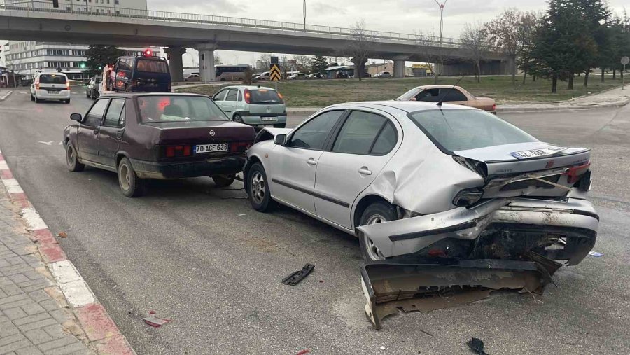 Karaman’da Üç Aracın Karıştığı Zincirleme Kazada 1 Kişi Yaralandı