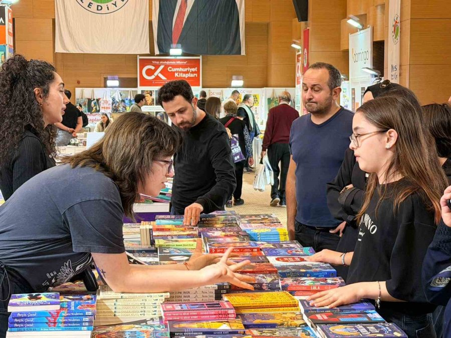 Kepez Kitap Fuarı’na Yoğun İlgi