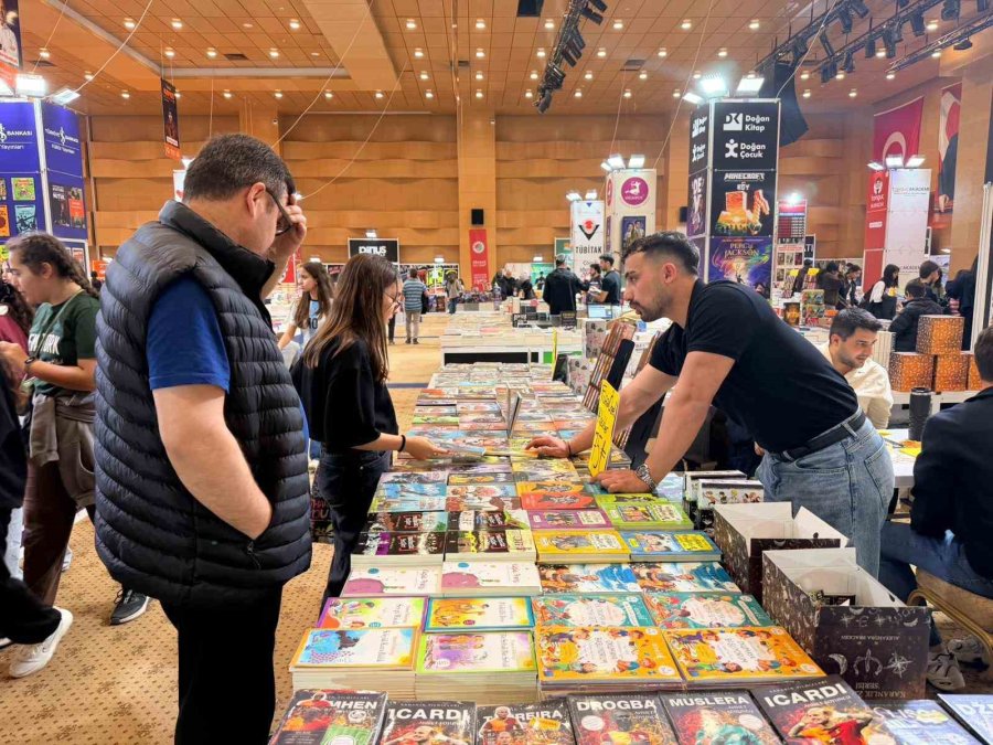 Kepez Kitap Fuarı’na Yoğun İlgi