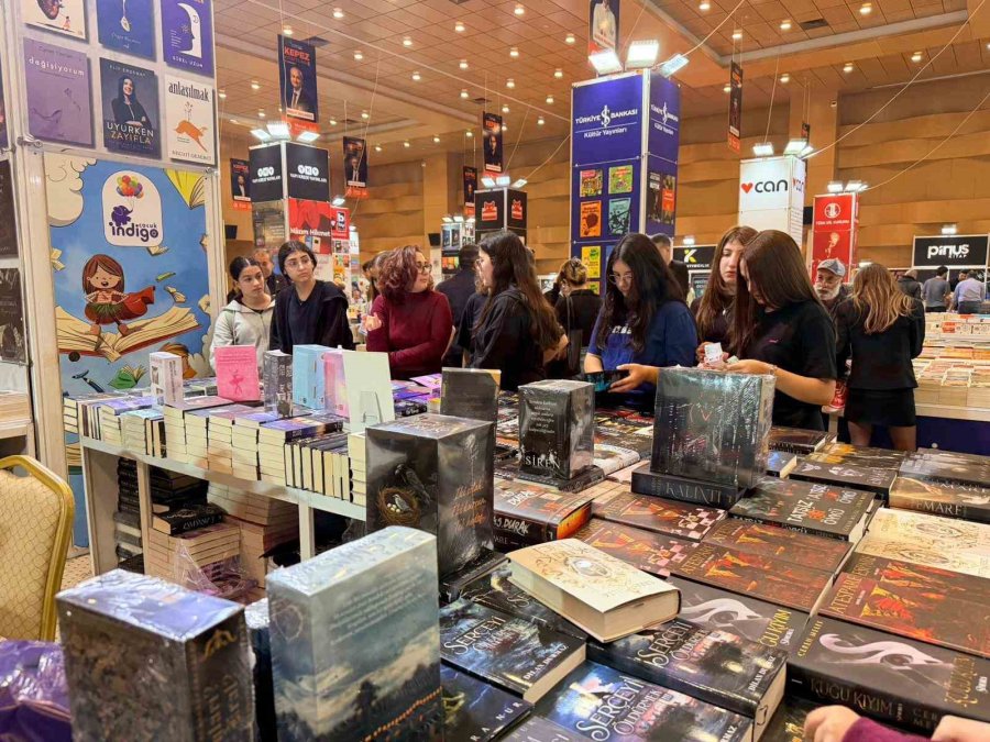 Kepez Kitap Fuarı’na Yoğun İlgi