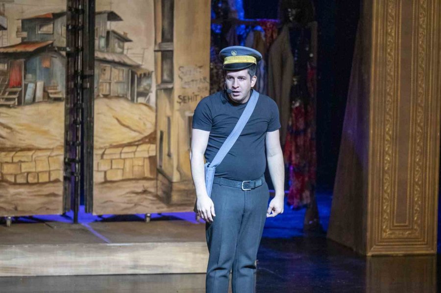 Mersin’de Tiyatro Şöleni ‘eyvah Nadir’ İle Sona Erdi