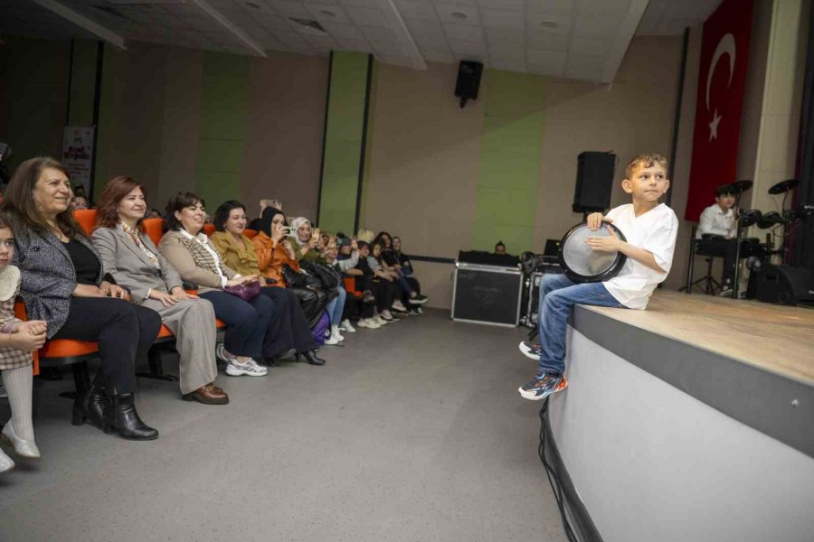 Minik Yetenekler Sahne Aldı, Bahar Şenliği Renkli Geçti