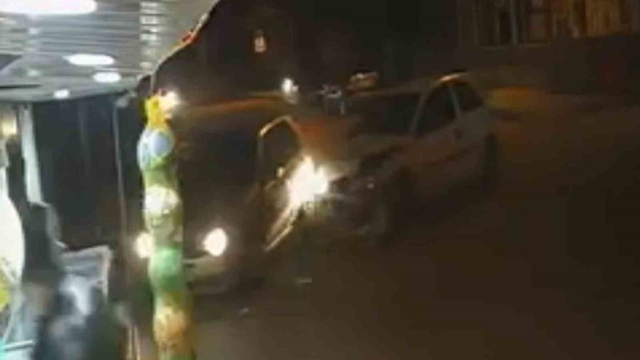 Karaman’da İki Otomobilin Çarpışması Kameraya Yansıdı: 1 Yaralı