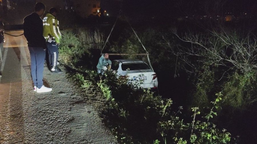 Antalya’da Otomobil Sulama Kanalına Uçtu, Sürücüsü Kayıplara Karıştı