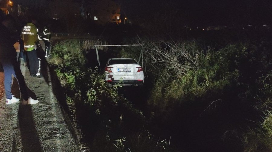 Antalya’da Otomobil Sulama Kanalına Uçtu, Sürücüsü Kayıplara Karıştı