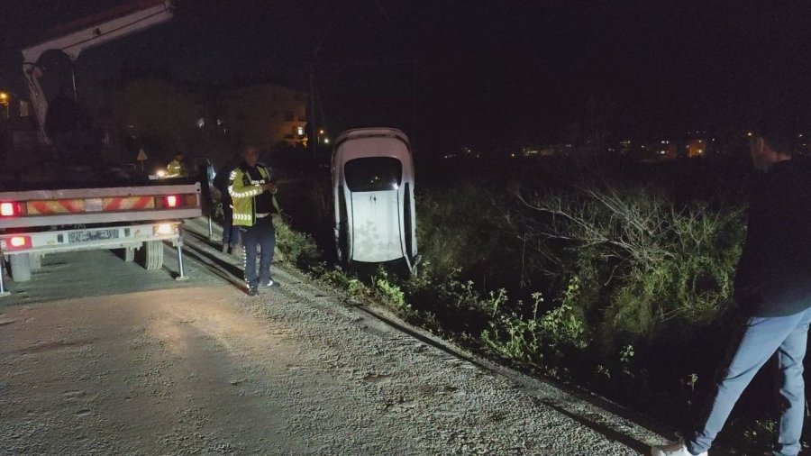 Antalya’da Otomobil Sulama Kanalına Uçtu, Sürücüsü Kayıplara Karıştı