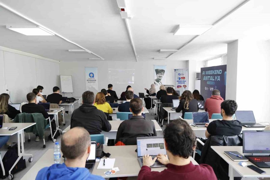Büyükşehir’den Teknoloji Meraklısı Gençlere Yapay Zeka Eğitimi