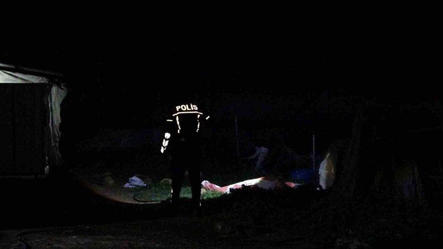 Genç Kadın Evde Silahla Göğsünden Vurulmuş Halde Ölü Bulundu