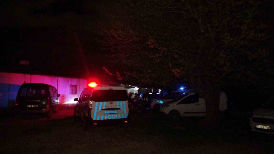 Genç Kadın Evde Silahla Göğsünden Vurulmuş Halde Ölü Bulundu