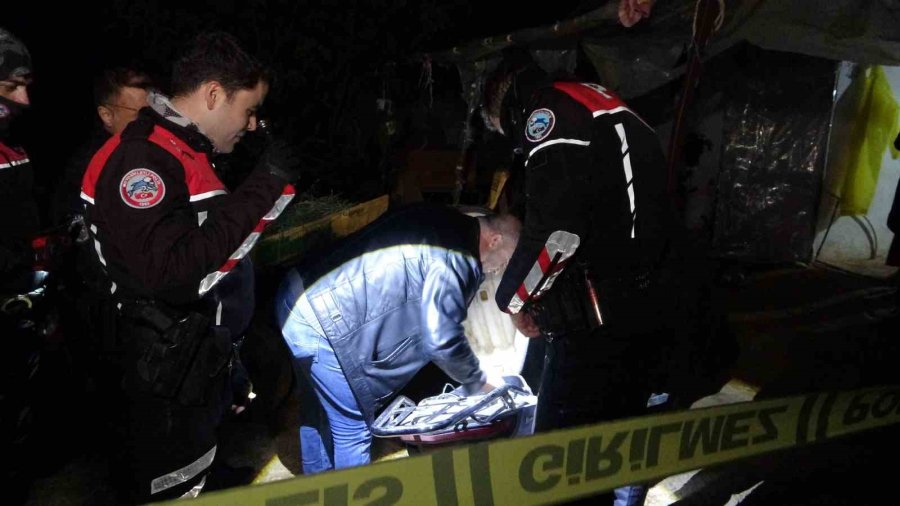 Genç Kadın Evde Silahla Göğsünden Vurulmuş Halde Ölü Bulundu