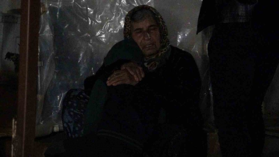 Genç Kadın Evde Silahla Göğsünden Vurulmuş Halde Ölü Bulundu