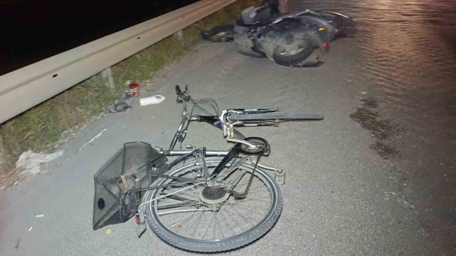 Motosiklet İle Bisiklet Çarpıştı: 2 Ağır Yaralı