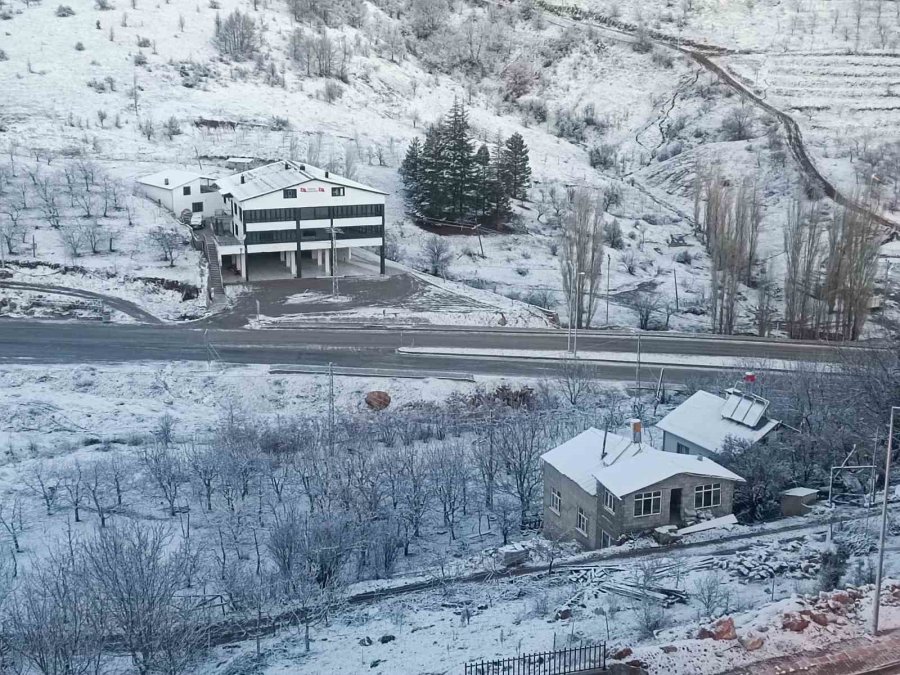 Konya’nın Hadim İlçesi Beyaza Büründü