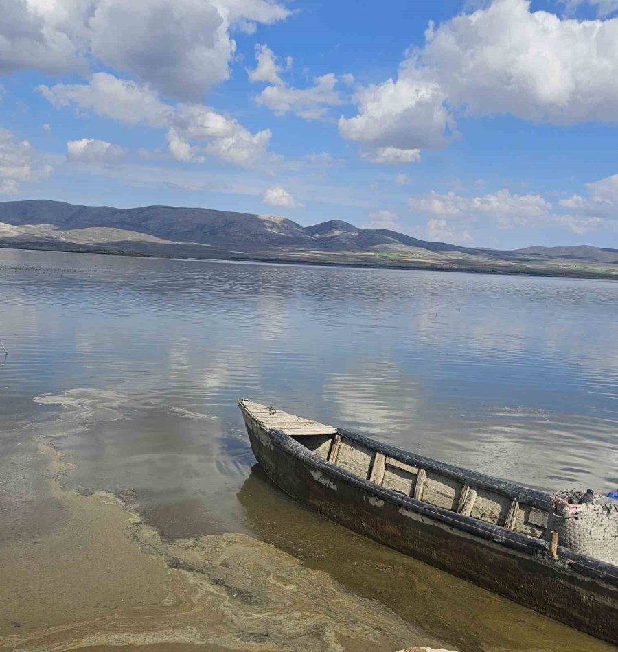 Çavuşçu Gölü Çatlamış Topraktan Göl Görünümüne Kavuşmaya Başladı
