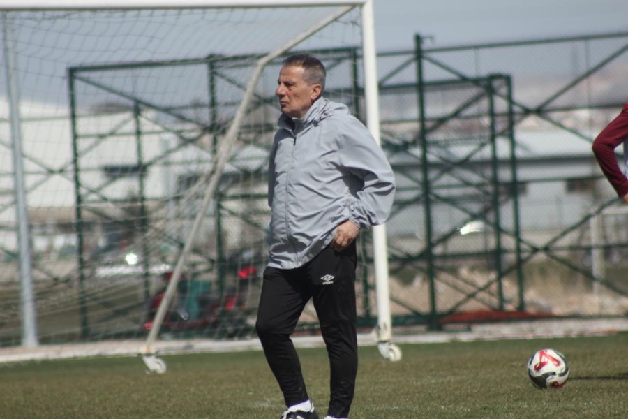 Niğde Belediyespor, Teknik Direktör Adnan Şentürk İle Yollarını Ayırdı