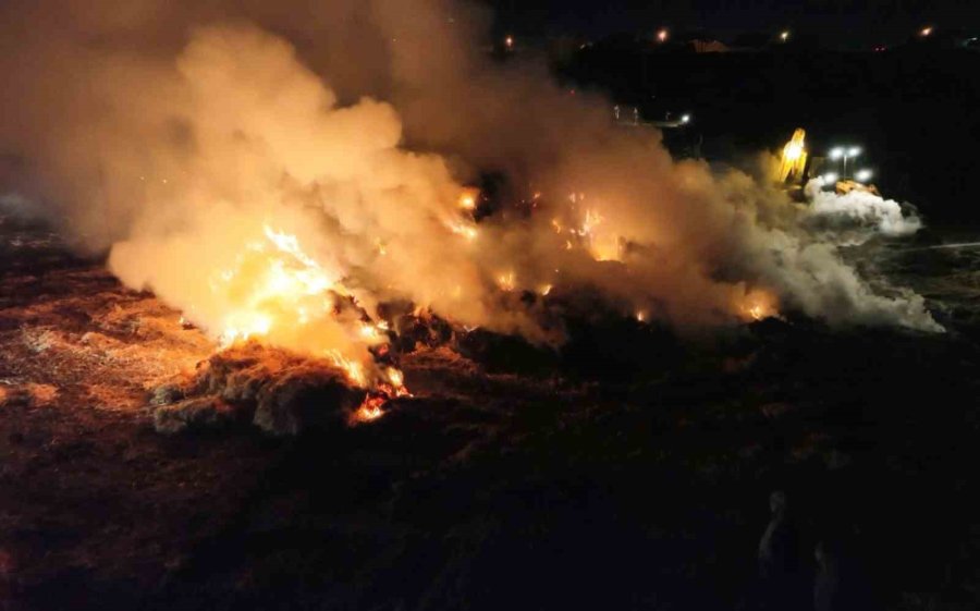 Aksaray’da Tonlarca Saman Balyası Alev Alev Yandı: O Anlar Dron Kamerasında