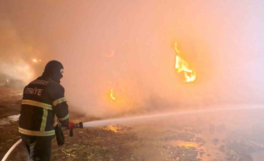 Aksaray’da Tonlarca Saman Balyası Alev Alev Yandı: O Anlar Dron Kamerasında