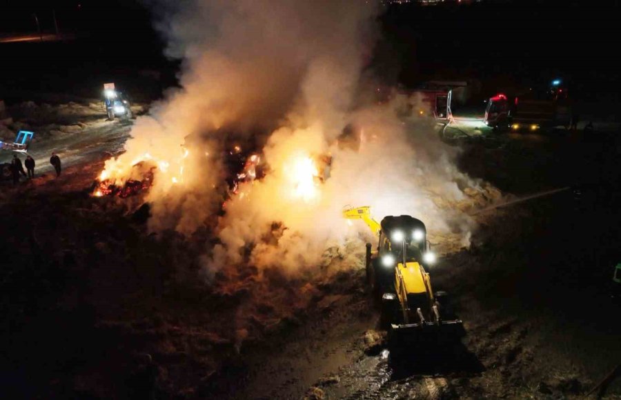 Aksaray’da Tonlarca Saman Balyası Alev Alev Yandı: O Anlar Dron Kamerasında