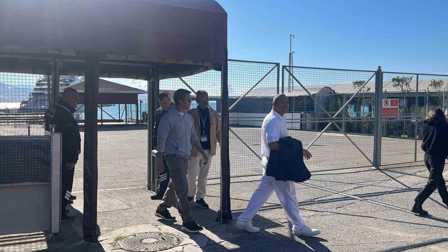 Alanya’ya Fransız Bayraklı Kruvaziyer Demir Attı