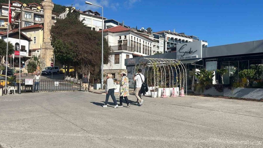 Alanya’ya Fransız Bayraklı Kruvaziyer Demir Attı