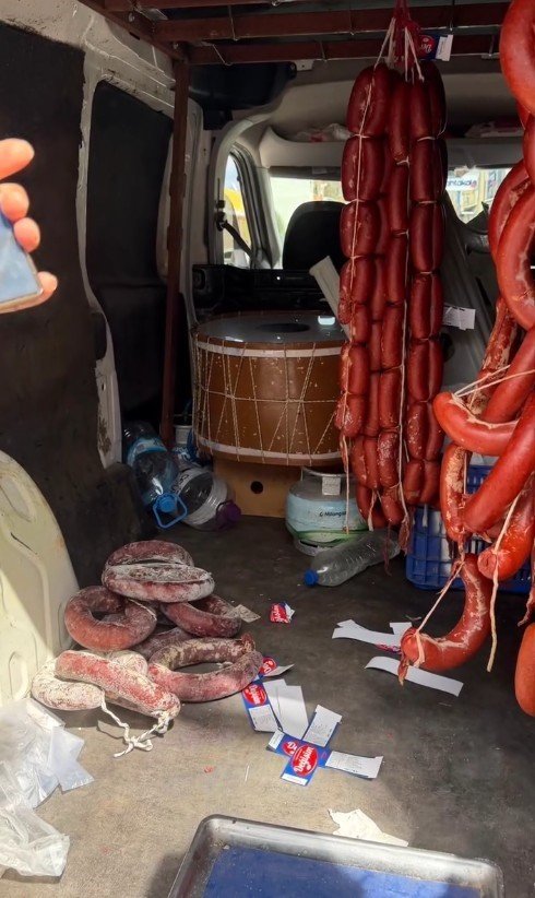 Serik’te 176 Kilogram Tarihi Geçmiş Sucuk Ele Geçirildi