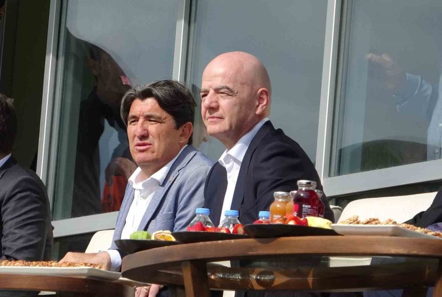 Gianni Infantino, İran Milli Takımı İle Görüştü: "maç Oynanacak"