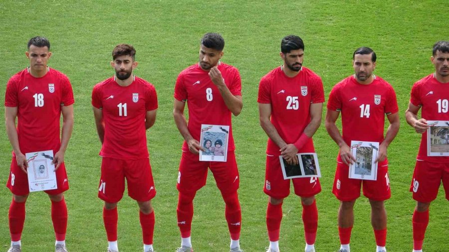 İran A Milli Futbol Takımı, Kosta Rika Maçına Savaşta Hayatını Kaybeden Çocukların Fotoğrafıyla Çıktı