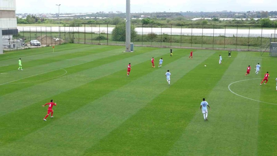 İran A Milli Futbol Takımı, Kosta Rika Maçına Savaşta Hayatını Kaybeden Çocukların Fotoğrafıyla Çıktı