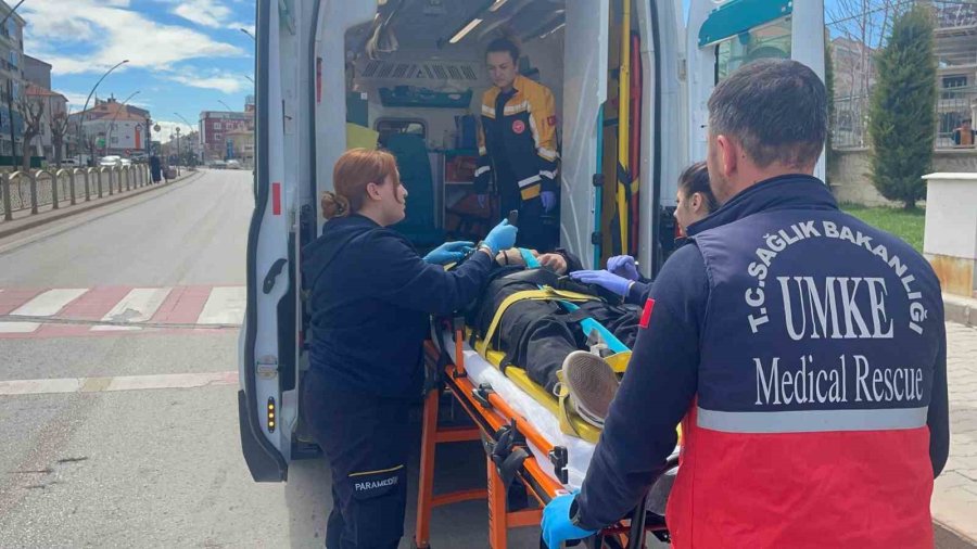 Cipe Arkadan Çarpan Motosikletli Genç Yaralandı