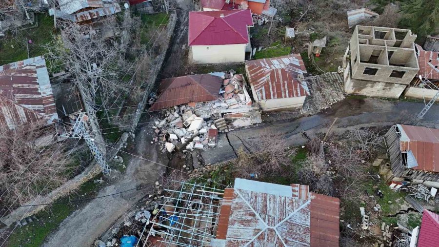 Mersin’deki Heyelan Bölgesi Havadan Görüntülendi