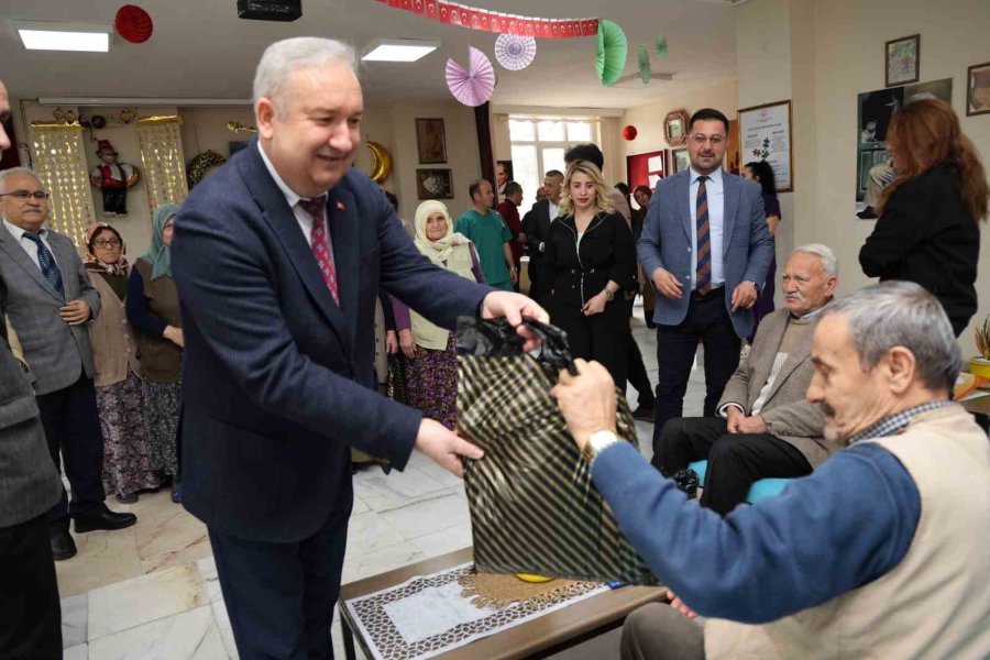 Atık Kumaşlar Huzurevine Umut Oldu