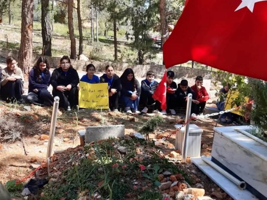 Ortaokul Öğrencileri Şehit Sedat Yabalak’ı Dualarla Andı