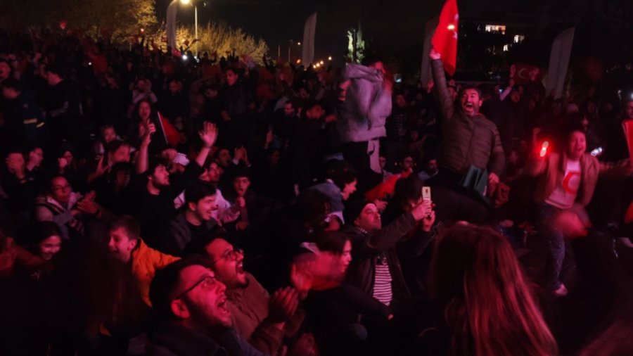 Dev Ekrandaki Bitiş Düdüğüyle Antalya’da Bayram Havası Esti