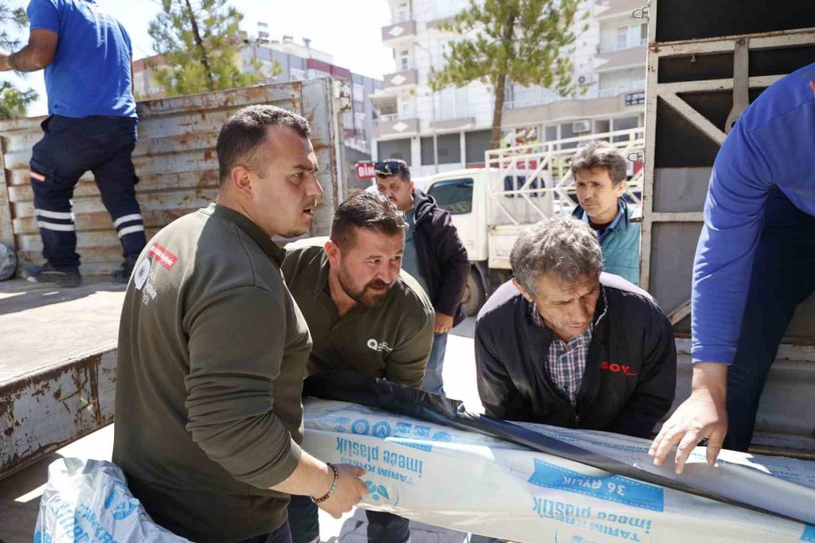 Hortum Ve Yağıştan Zarar Gören Kumlucalı Çiftçilere Sera Naylonu Desteği