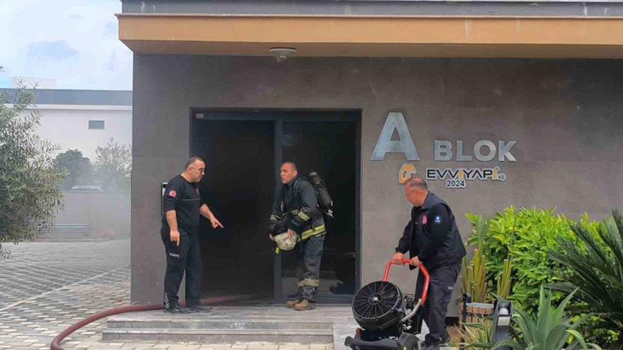 Lüks Dairedeki Yangın Ev Sahibini Ağlattı