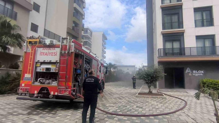 Lüks Dairedeki Yangın Ev Sahibini Ağlattı