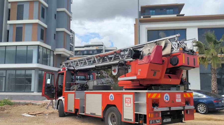 Lüks Dairedeki Yangın Ev Sahibini Ağlattı