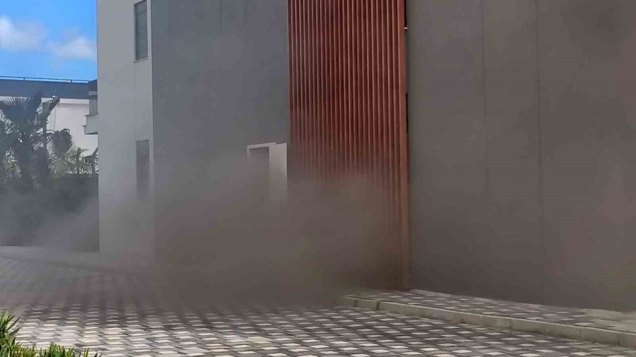 Lüks Dairedeki Yangın Ev Sahibini Ağlattı