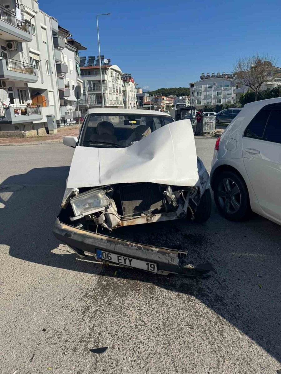 Trafik Kazası Ucuz Atlatıldı, Ehliyetini Yenilemeyen Sürücüye Ceza Yağdı