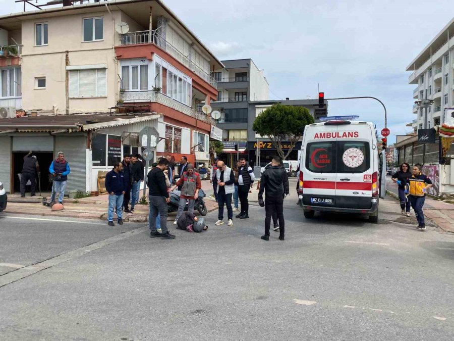 Annesini Kazada Yaralayıp Kaçan Sürücüyü, Gözyaşlarıyla Babasına Şikayet Etti
