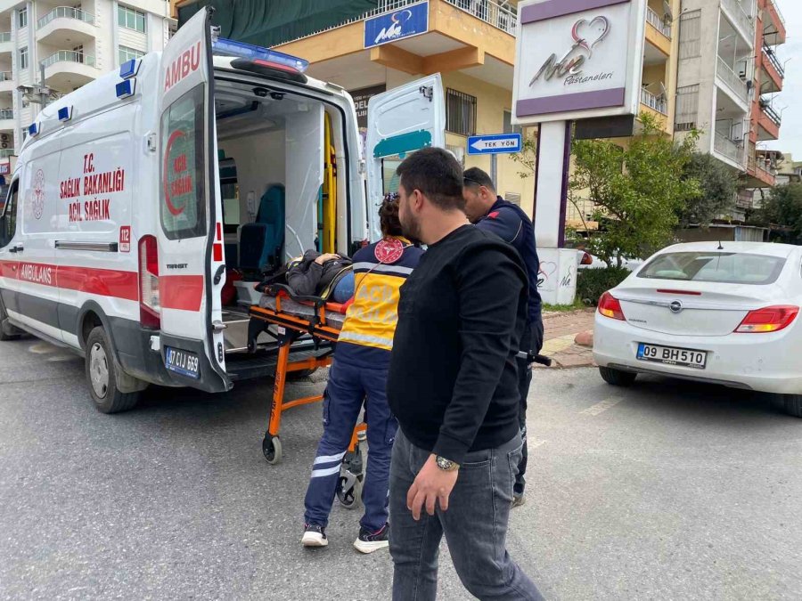 Annesini Kazada Yaralayıp Kaçan Sürücüyü, Gözyaşlarıyla Babasına Şikayet Etti