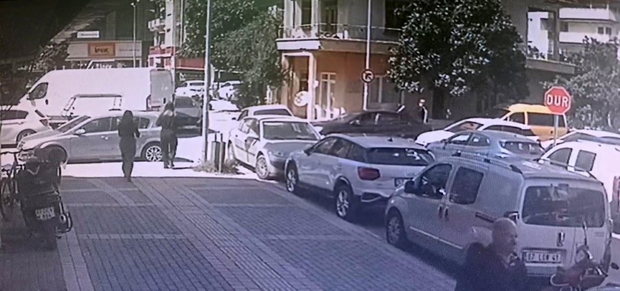 Manavgat’ta Otomobiller Çarpıştı: 1 Yaralı