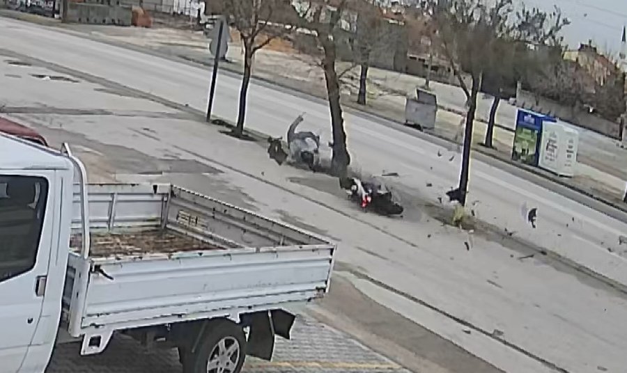 Konya’da Bayram Günü Yaşanan Kazada Ağır Yaralanan Motosikletli Genç Kurtarılamadı