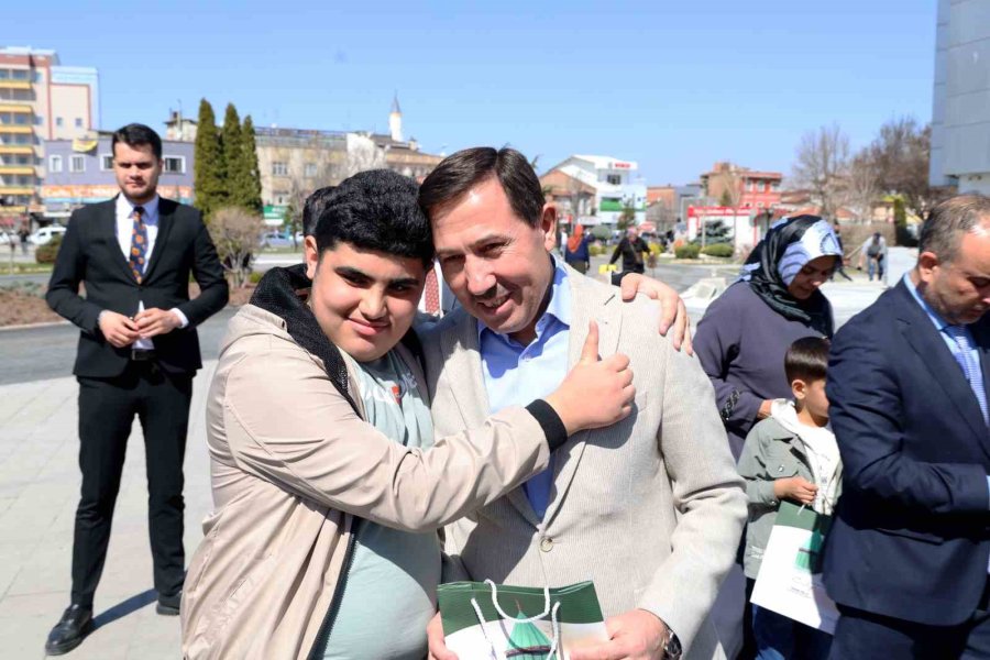 Karatay’da Mavi Balonlar Gökyüzüne Bırakıldı