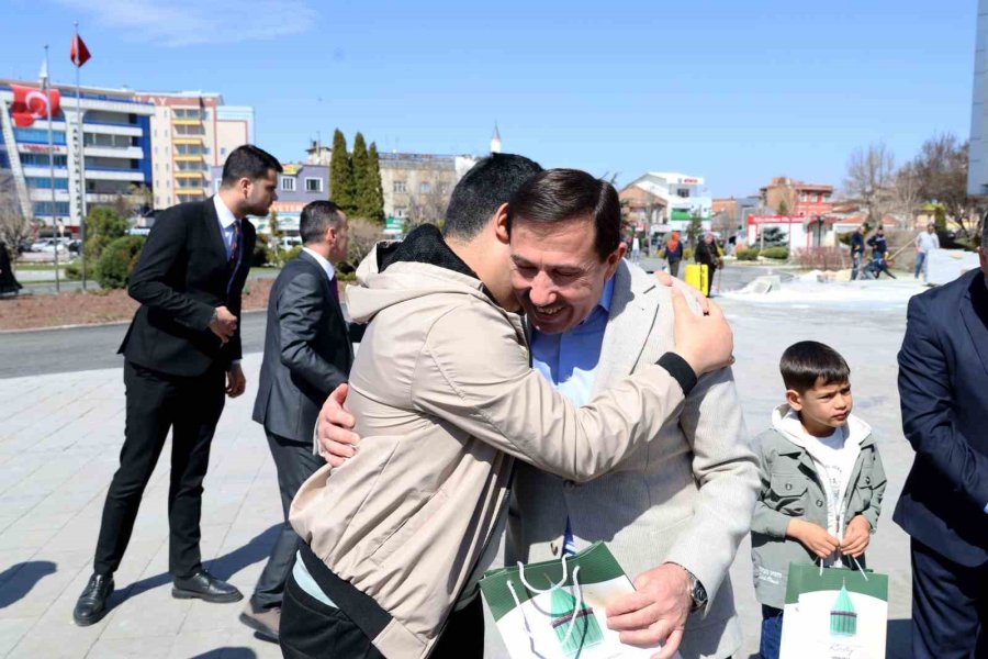 Karatay’da Mavi Balonlar Gökyüzüne Bırakıldı