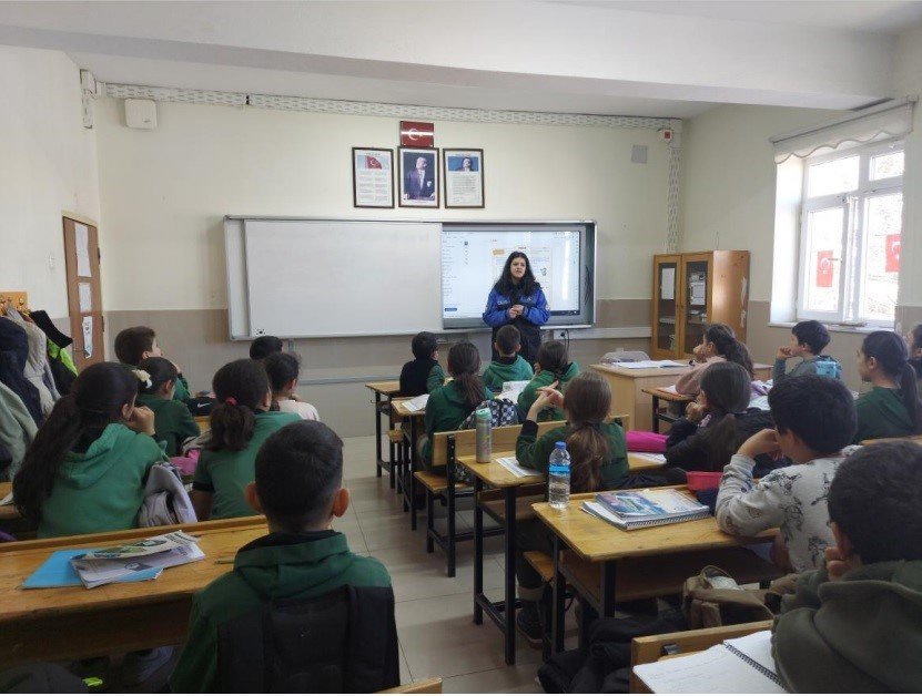 Niğde’de 711 Öğrenciye Güvenlik Ve Bilinçlendirme Eğitimi