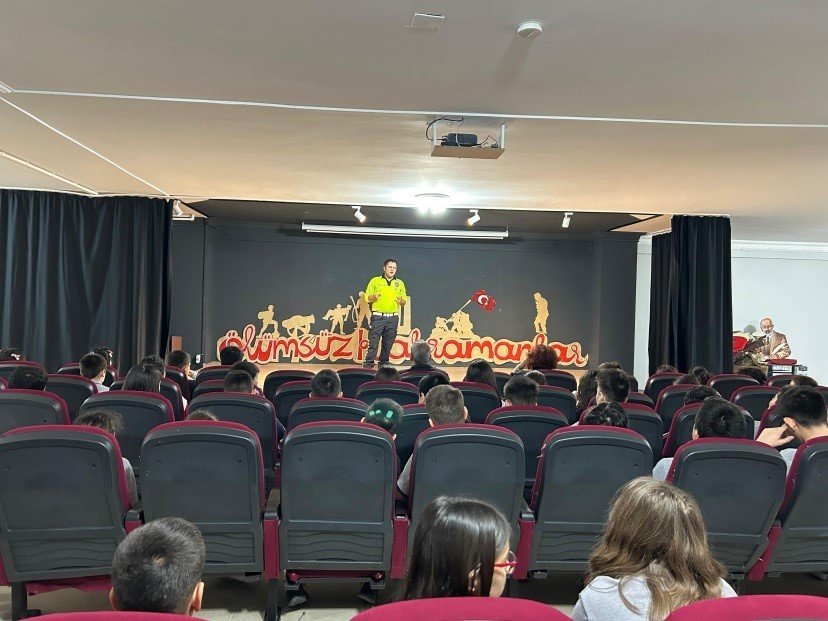 Niğde’de 711 Öğrenciye Güvenlik Ve Bilinçlendirme Eğitimi